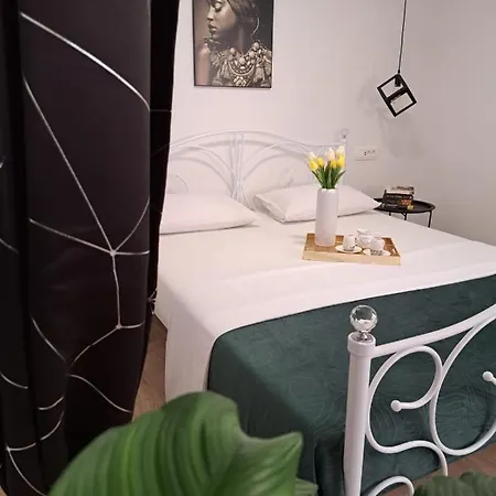Studio Apartman Maris Apartment *